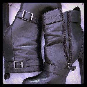 Black leather Boots